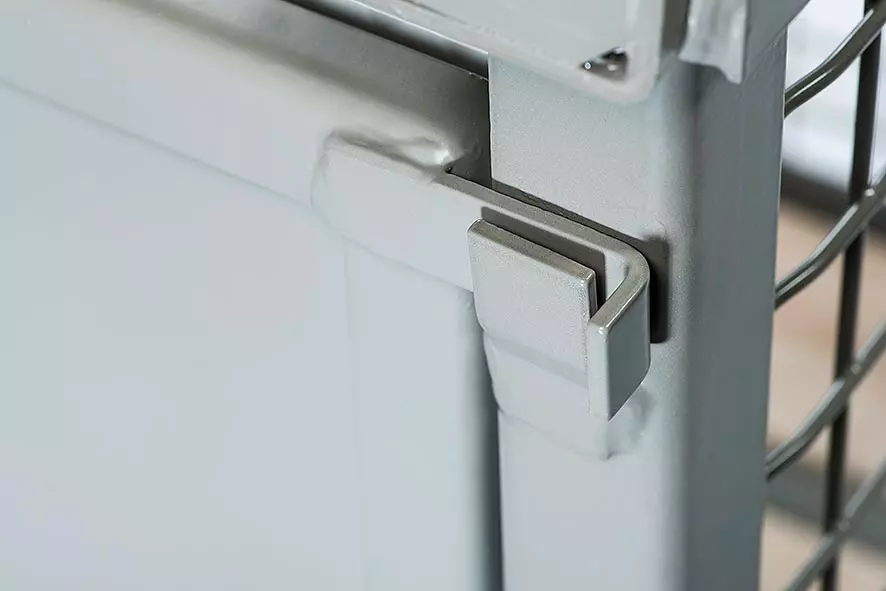 Verschluss der Klappe des Gitterbiox