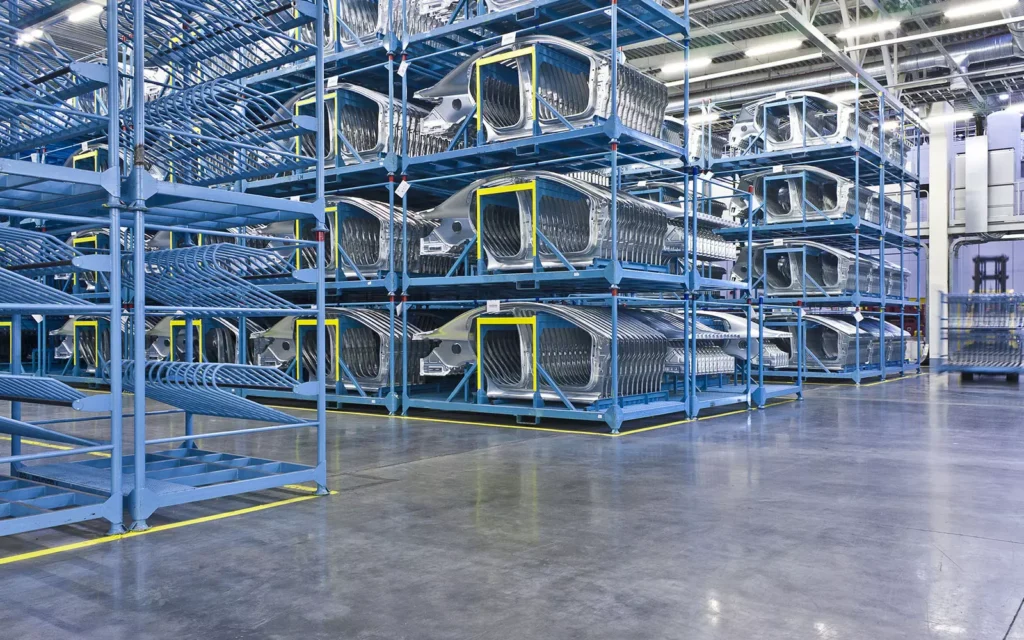 spezielle blaue Behälter auf Lager