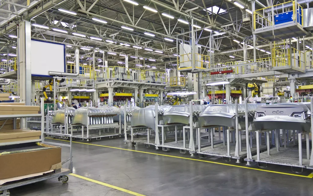 Sonderbehälter in der Halle