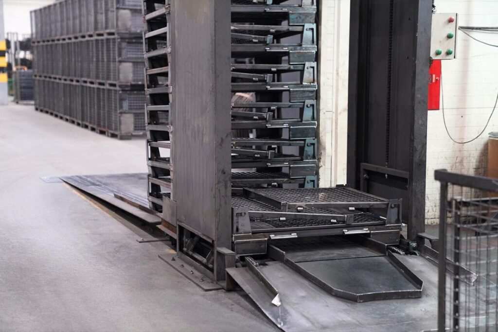 Metallteile auf Lager DAJANO